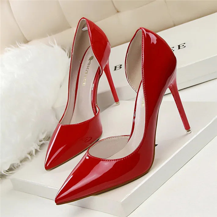 Zapatos BIGTREE para mujer: stilettos de moda en charol con punta afilada y tacón alto; ideales para el trabajo o fiestas, con diseño sexy de aberturas laterales.