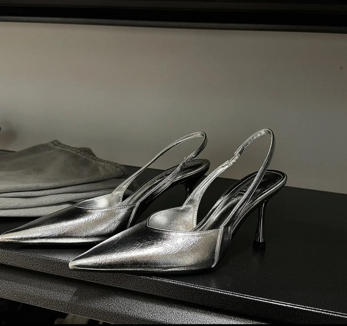 Nuevas sandalias de tacón alto para mujer, estilo *slip-on*, con punta en punta y diseño elegante y sexy; ideales para la oficina y el entorno profesional.