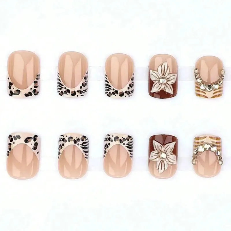 Set de 24 uñas postizas cuadradas cortas estilo francés con estampado de leopardo, flores y diseño de diamantes (estilo "Spicy Girl")