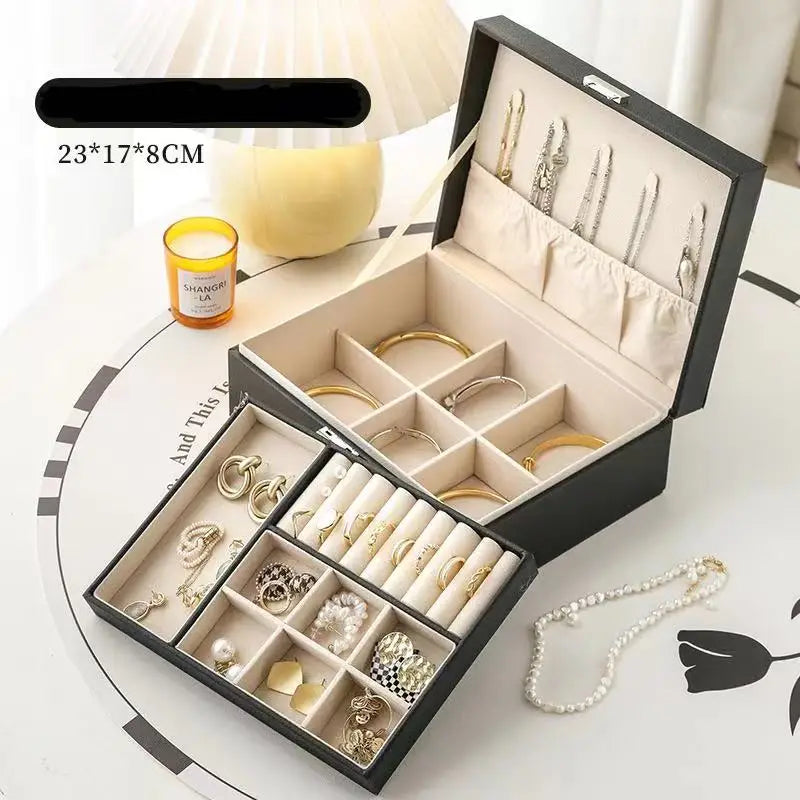 1 caja para guardar joyas (collares y pendientes); opción ideal para regalo.
