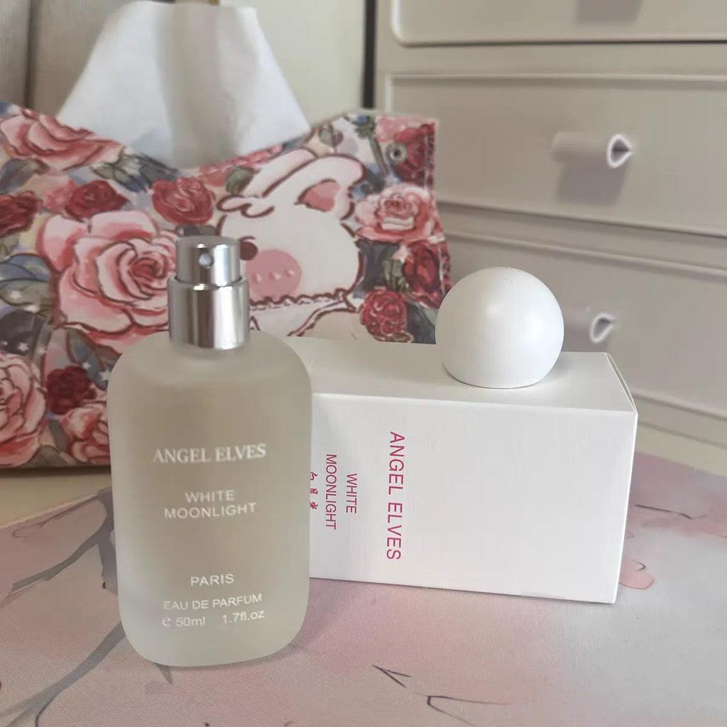 Perfume de lujo para mujer "First Love": fragancia encantadora y duradera con notas de fresa, gardenia y té; un spray corporal floral, fresco y ligero.