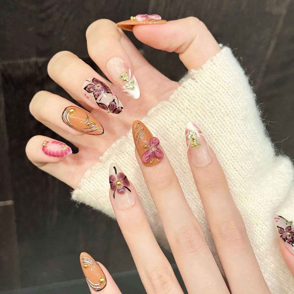 10 uñas postizas hechas a mano con decoración de pétalos tallados en 3D, estilo almendra, de fácil aplicación a presión; herramienta de manicura para mujer, uñas postizas reutilizables.