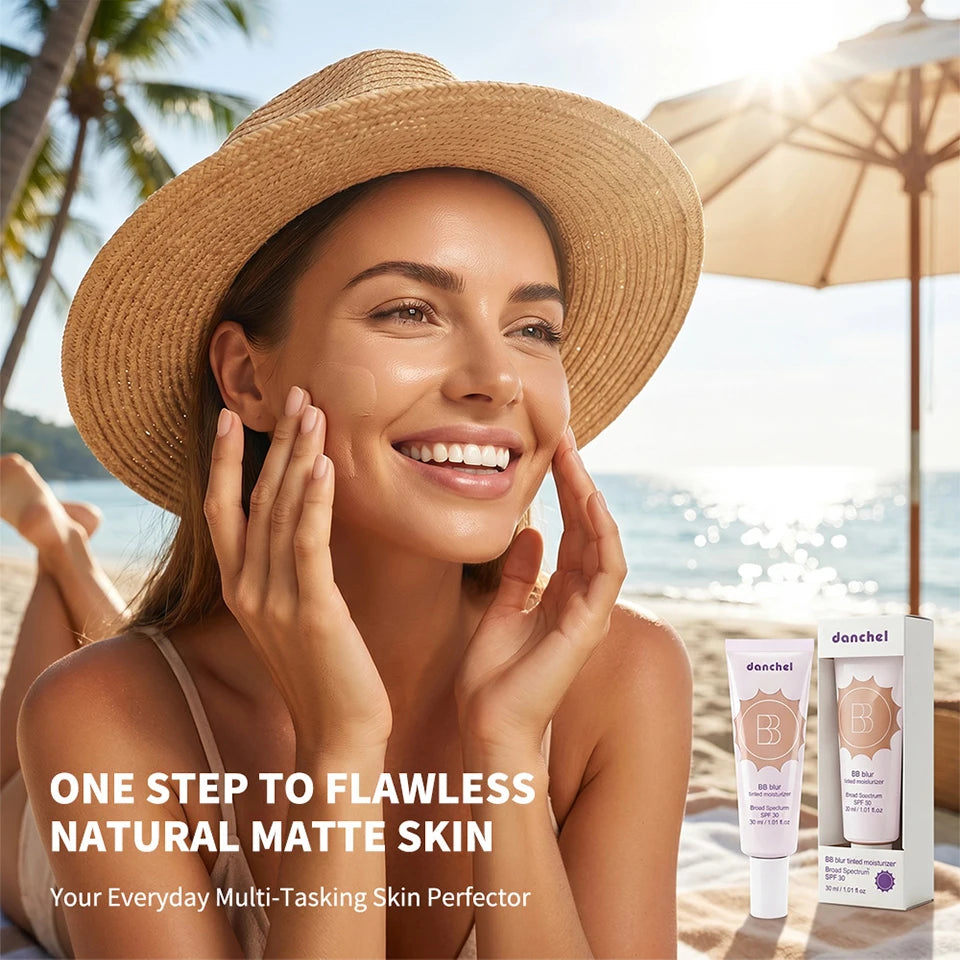 Crema hidratante con color, cobertura media, tono uniforme, protección solar ligera y maquillaje facial.