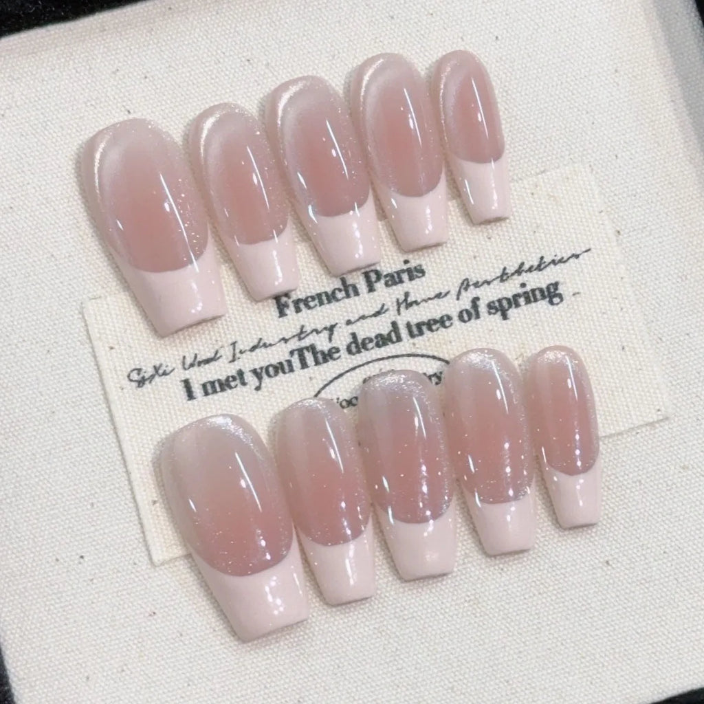 10 piezas de uñas postizas hechas a mano (estilo *press-on*) de longitud media; diseño francés con borde rosa escalonado y efecto ojo de gato brillante; cobertura total para mujeres y chicas.