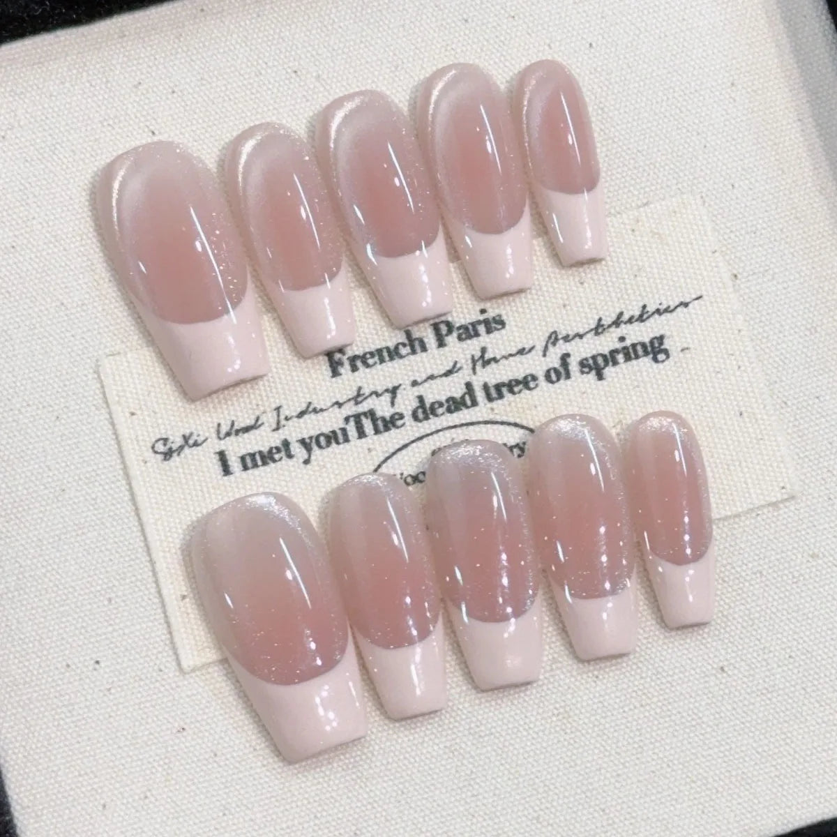 10 piezas de uñas postizas hechas a mano (estilo *press-on*) de longitud media; diseño francés con borde rosa escalonado y efecto ojo de gato brillante; cobertura total para mujeres y chicas.