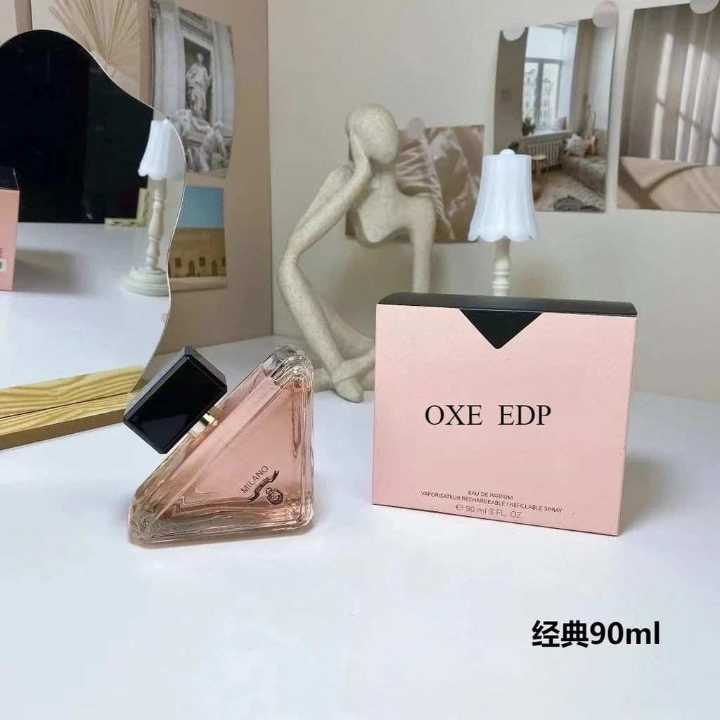 Perfume de 90 ml con aroma fresco y misterioso: capullos de azahar dulce, ámbar profundo y almizcle blanco sedoso. Fragancia duradera, ideal para una cita romántica.