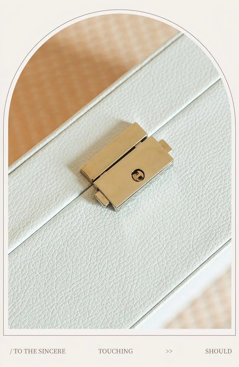 1 caja para guardar joyas (collares y pendientes); opción ideal para regalo.