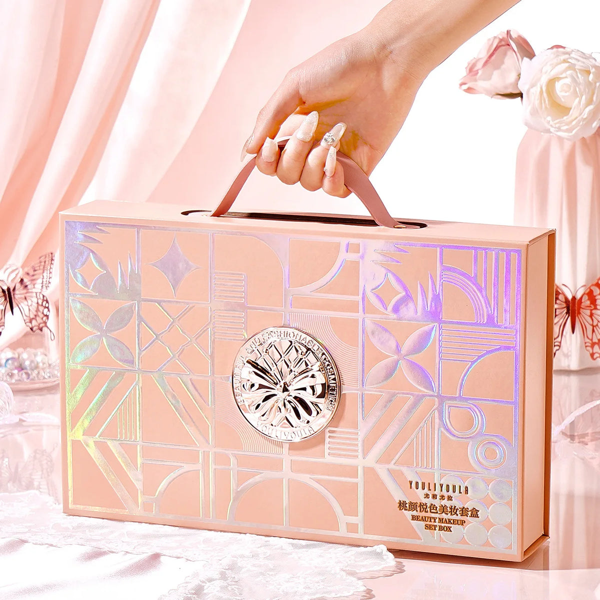 Set de maquillaje completo: labial, sombra de ojos, lápiz de cejas, BB cream tipo *cushion* y máscara de pestañas (9 piezas en caja de regalo).