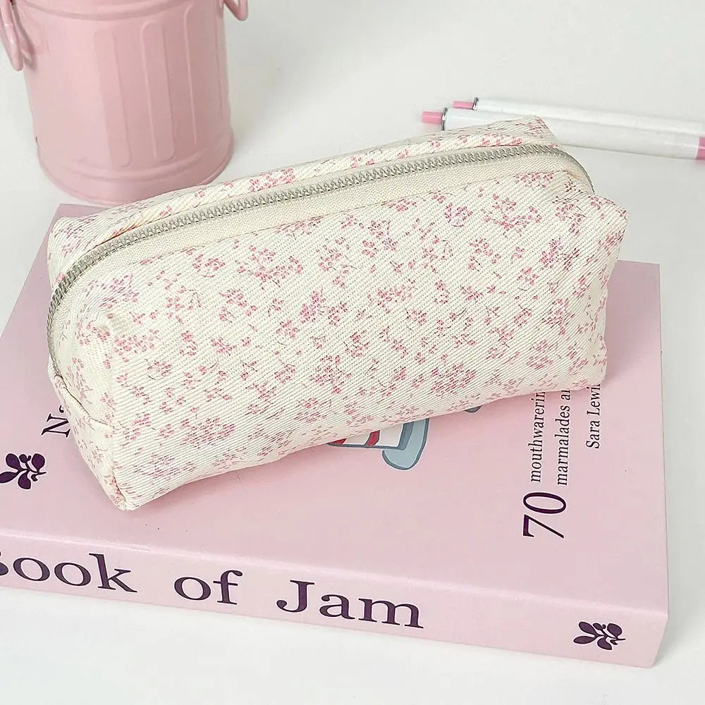 Estuche para lápices de gran capacidad con diseño floral fresco; bolsa multifuncional para guardar artículos de papelería y material escolar.
