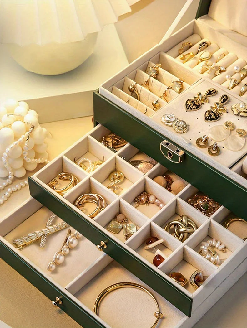 1 caja para guardar joyas (collares y pendientes); opción ideal para regalo.