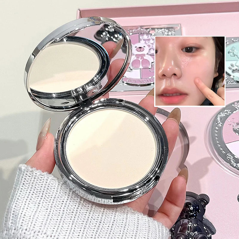 Los sets de maquillaje facial ART VALUE incluyen: 4 labiales tipo "lip mud", 1 lápiz de cejas, 1 máscara de pestañas, 1 gel con color para cejas, 1 polvo compacto, 1 colorete, 1 producto para contorno y 1 sombra de ojos.