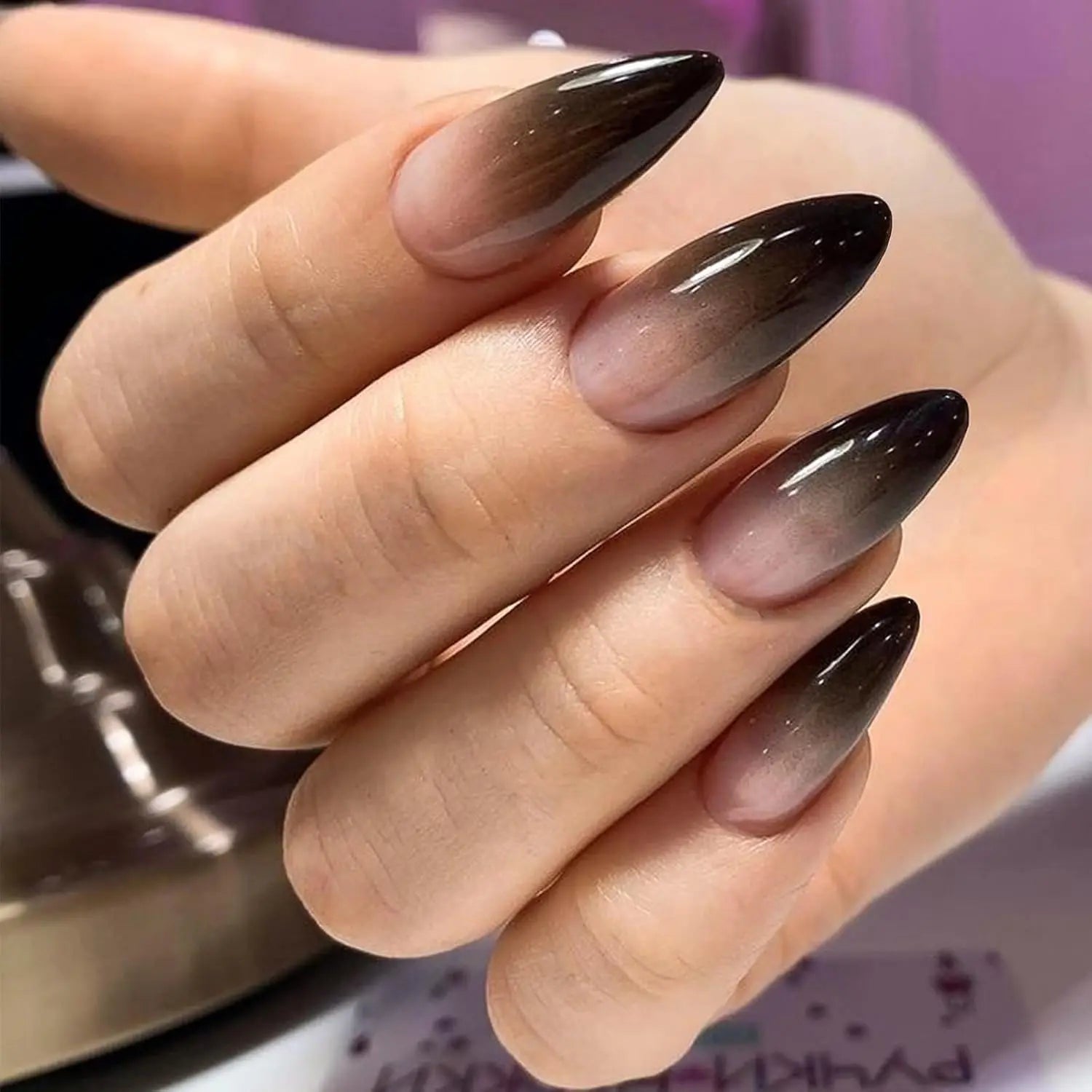 24 piezas de uñas postizas almendradas de tamaño mediano con diseños de lazo rosa, uñas acrílicas brillantes para pegar, ideales para mujeres y niñas.