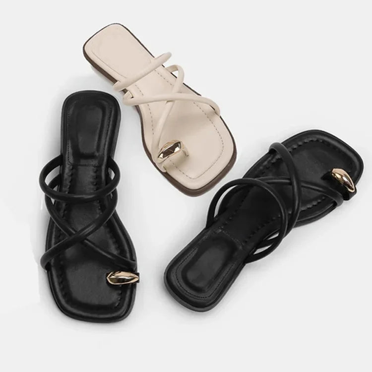 Sandalias tipo pala para mujer con tiras cruzadas y trabilla para el dedo; calzado de playa cómodo y ligero con diseño casual en color liso para el verano.