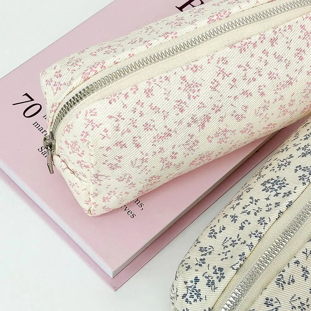 Estuche para lápices de gran capacidad con diseño floral fresco; bolsa multifuncional para guardar artículos de papelería y material escolar.
