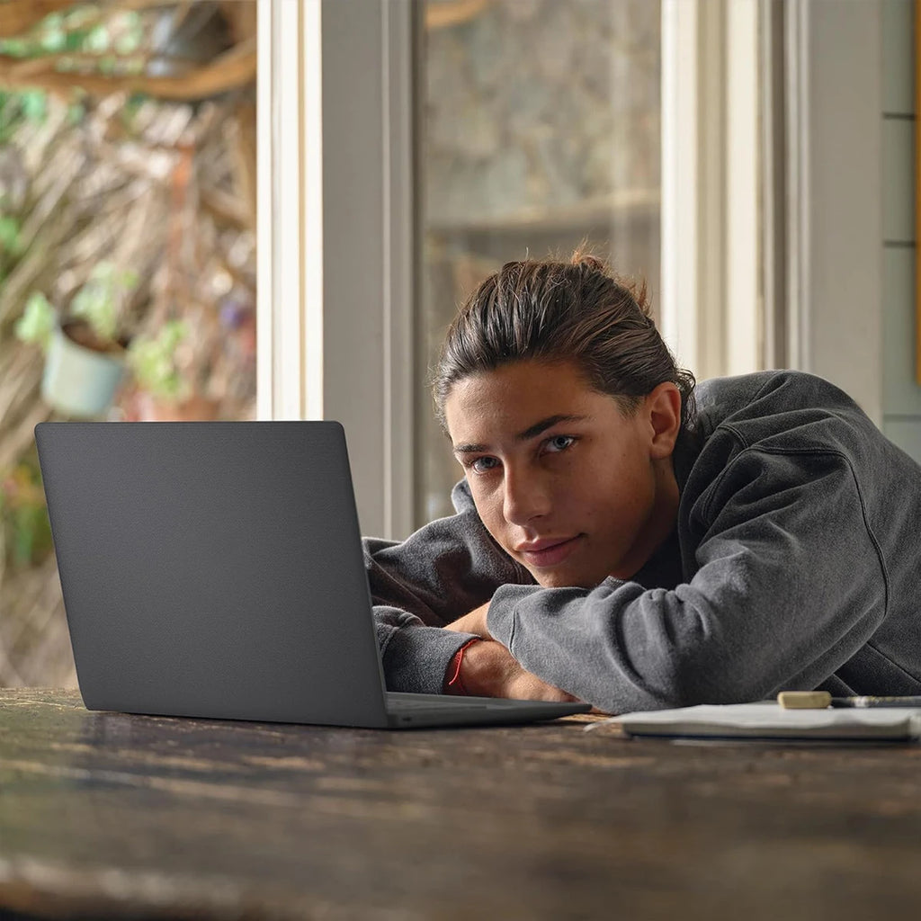 Portátil de 15,6" con Intel Core i9-10980HK, Windows 11 Pro, 16 GB de RAM y SSD M.2 de 1 TB; equipo para gaming y oficina.