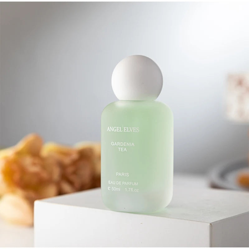 Perfume de lujo para mujer "First Love": fragancia encantadora y duradera con notas de fresa, gardenia y té; un spray corporal floral, fresco y ligero.