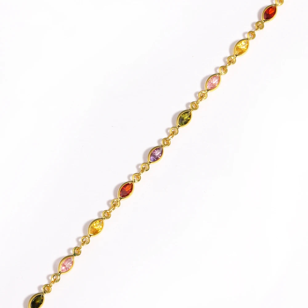Gargantilla estilo hip hop para mujer: cadena tipo tenis con circonitas cúbicas multicolor (efecto arcoíris), acabado en tono dorado y alta calidad.