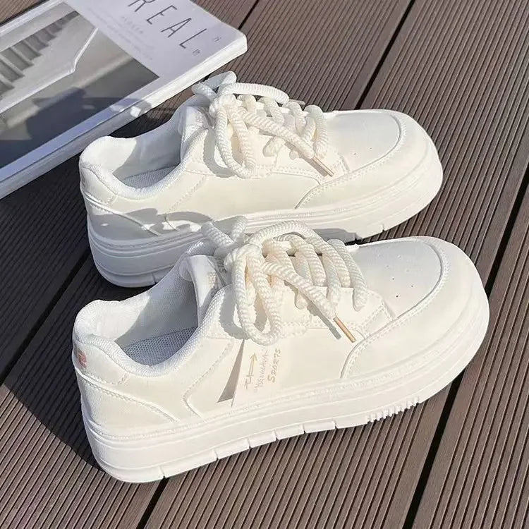 Nuevos zapatos planos de cuero para mujer: calzado casual de moda otoñal, transpirable, vulcanizado, estilo deportivo blanco con cordones y suela gruesa.