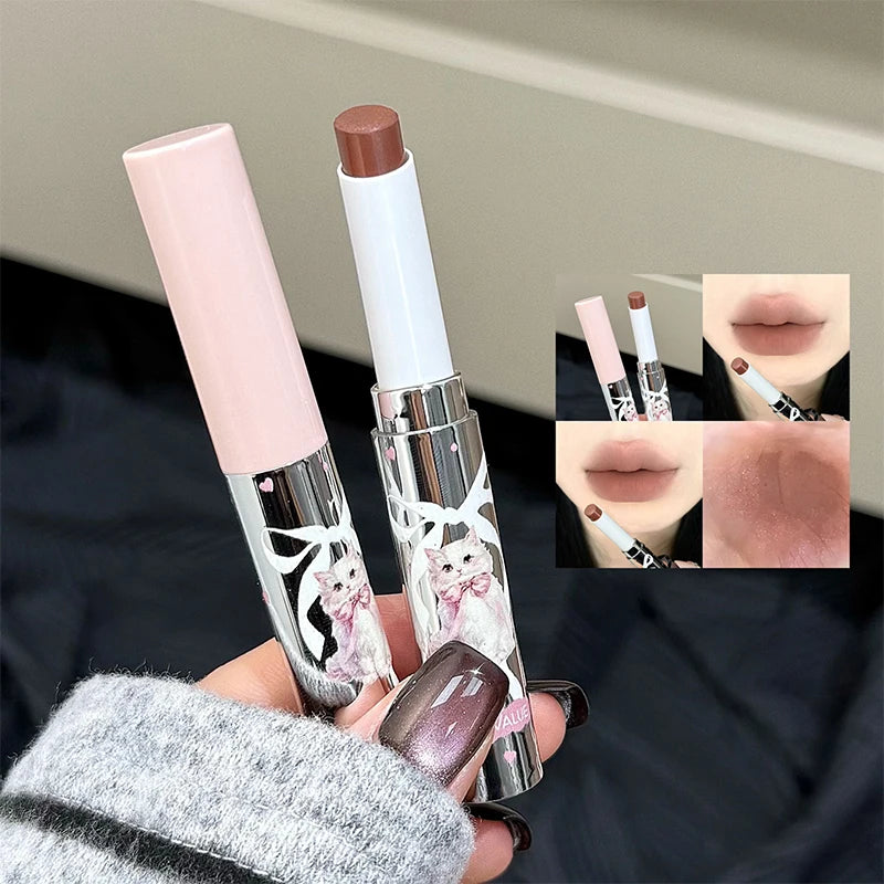 Labial Art Value de textura aterciopelada y acabado mate suave; tinta labial colorida y duradera en formato lápiz (tonos nude y rojo), fórmula nutritiva, disponible en 6 colores.