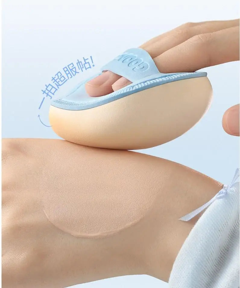 Esponja de maquillaje para base líquida; herramienta versátil para aplicación en seco y húmedo.
