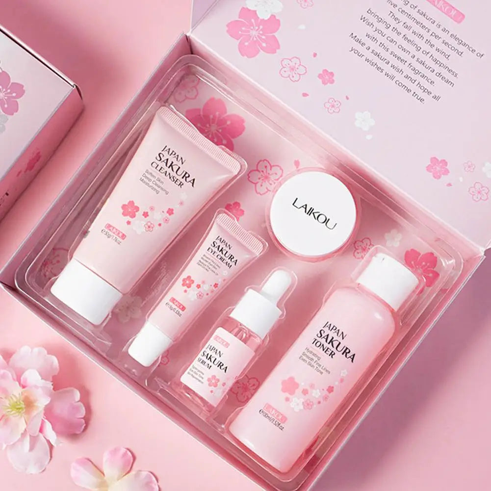 Set de 3 o 5 piezas para el cuidado de la piel con extracto de Sakura: incluye crema facial, sérum, tónico, limpiador facial, protector solar y crema para el contorno de ojos; presentado en caja de regalo.