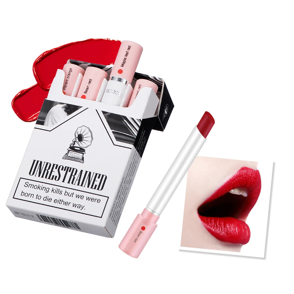 Set de maquillaje de labios de 4 colores: labiales, tintas y brillos labiales; fórmula mate, resistente al agua y de larga duración.