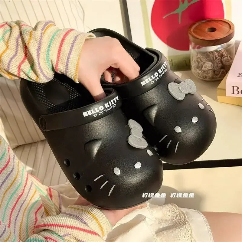Zapatillas de plataforma antideslizantes y transpirables Hello Kitty para mujer: diseño ligero, cerrado y calado; calzado multifuncional para playa y casa.
