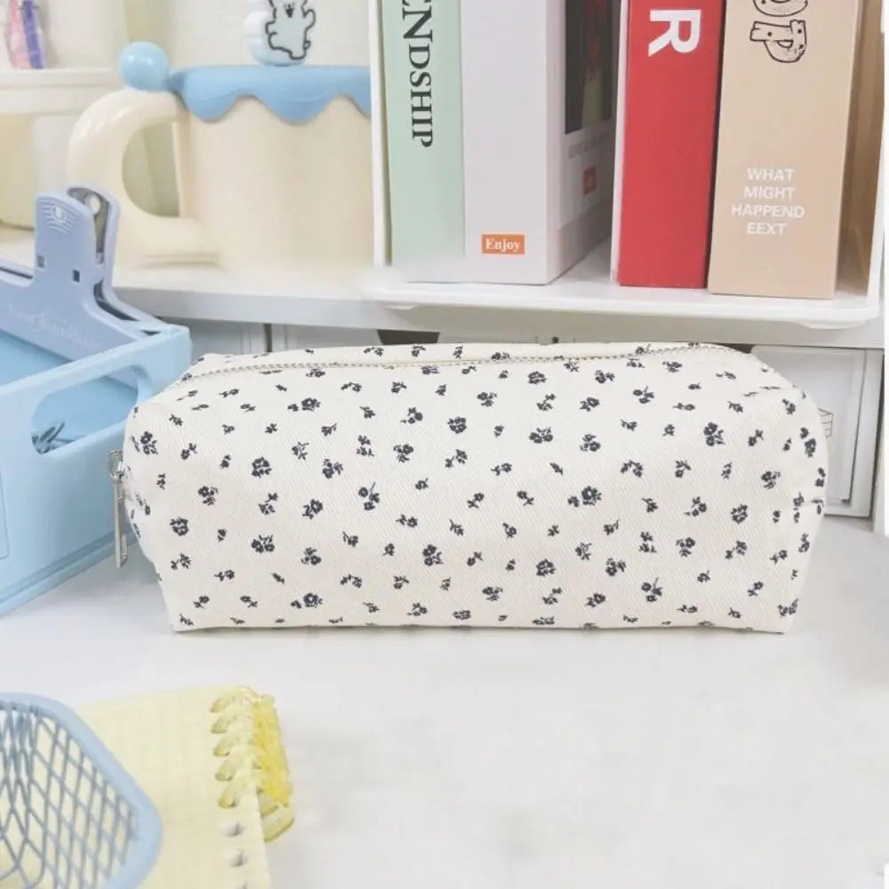 Estuche para lápices de gran capacidad con diseño floral fresco; bolsa multifuncional para guardar artículos de papelería y material escolar.