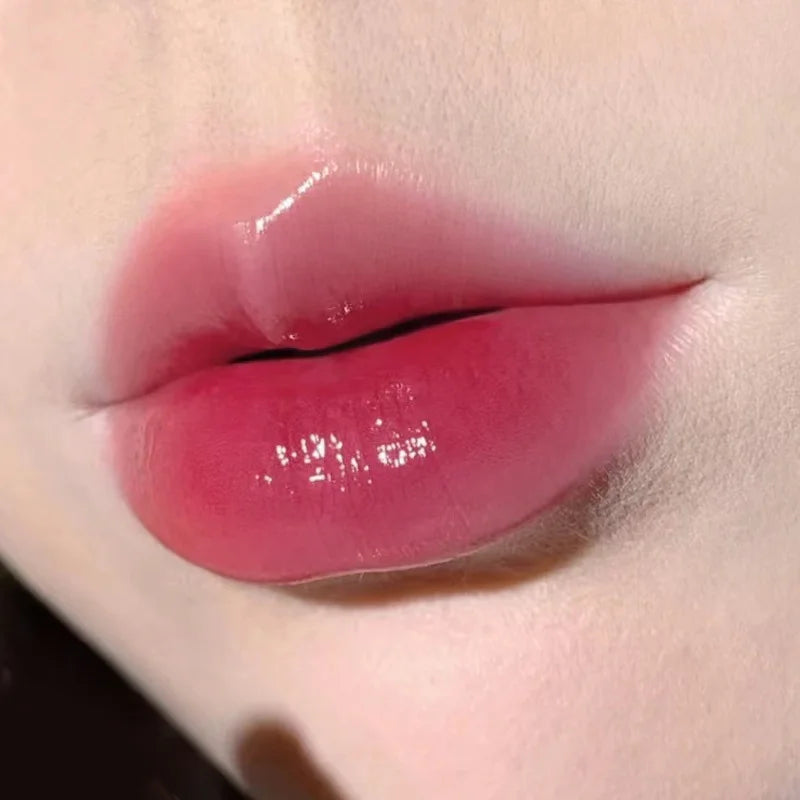 Tinta labial hidratante Herorange con acabado gloss y textura acuosa; efecto labios voluminosos y brillantes (tipo cristal). Fórmula de larga duración que no reseca