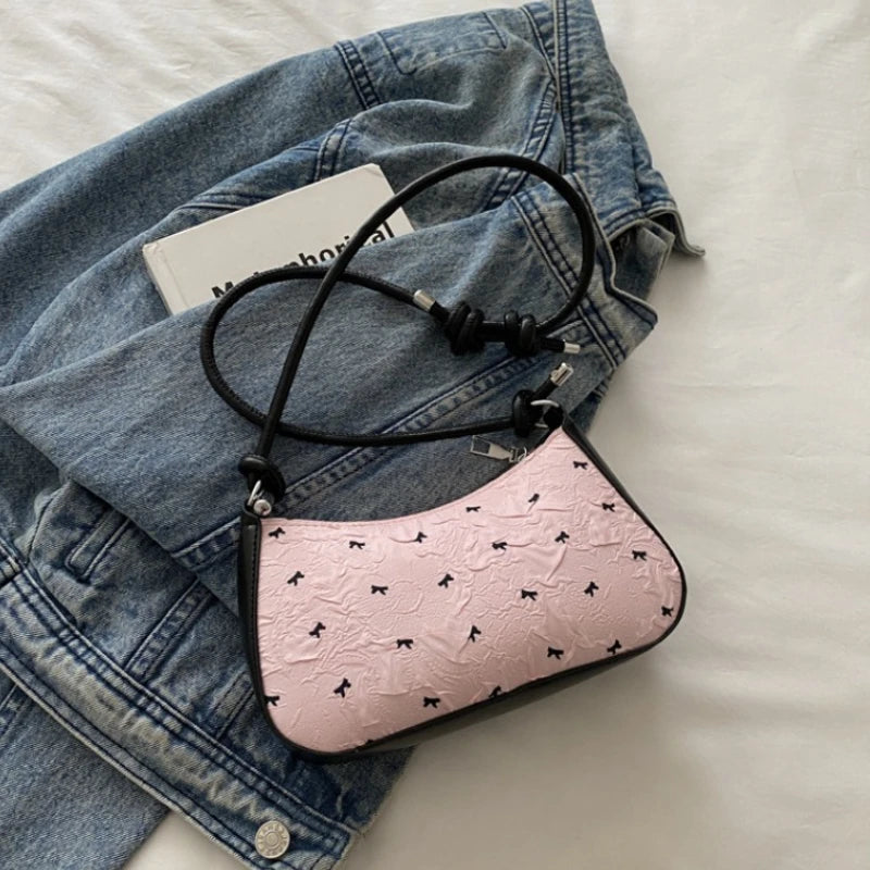 Bolso de hombro pequeño y cuadrado estilo Y2K , con diseño de lazo rosa, un accesorio versátil y moderno.