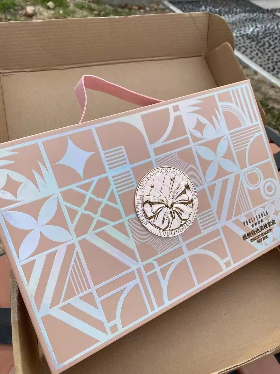Set de maquillaje completo: labial, sombra de ojos, lápiz de cejas, BB cream tipo *cushion* y máscara de pestañas (9 piezas en caja de regalo).