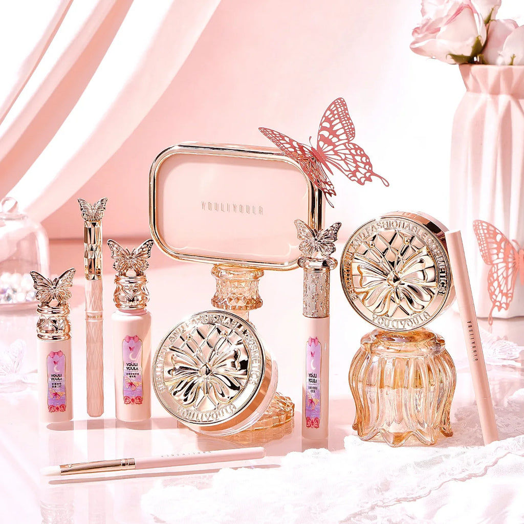 Set de maquillaje completo: labial, sombra de ojos, lápiz de cejas, BB cream tipo *cushion* y máscara de pestañas (9 piezas en caja de regalo).