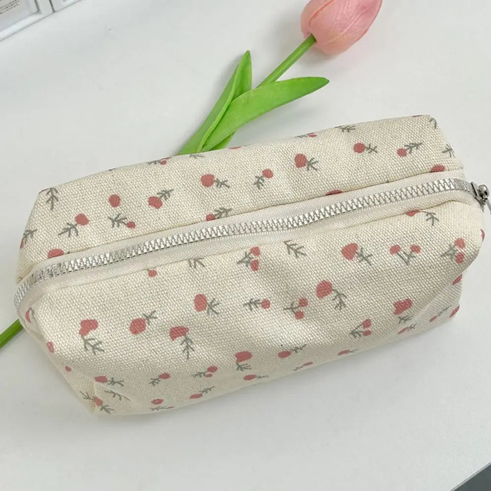 Estuche para lápices de gran capacidad con diseño floral fresco; bolsa multifuncional para guardar artículos de papelería y material escolar.