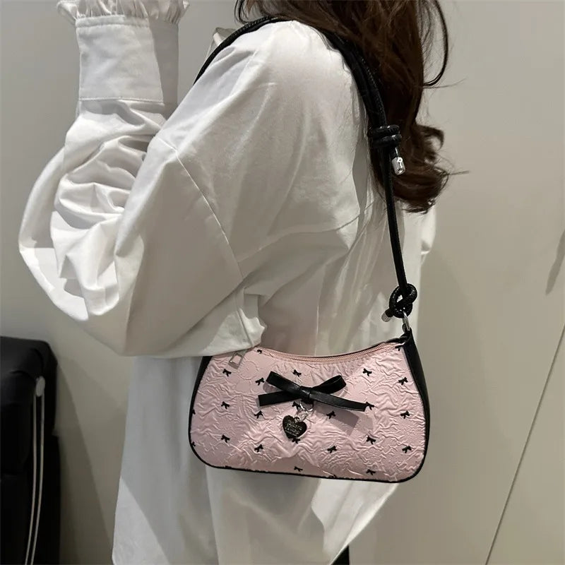 Bolso de hombro pequeño y cuadrado estilo Y2K , con diseño de lazo rosa, un accesorio versátil y moderno.
