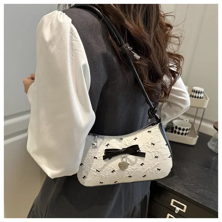 Bolso de hombro pequeño y cuadrado estilo Y2K , con diseño de lazo rosa, un accesorio versátil y moderno.