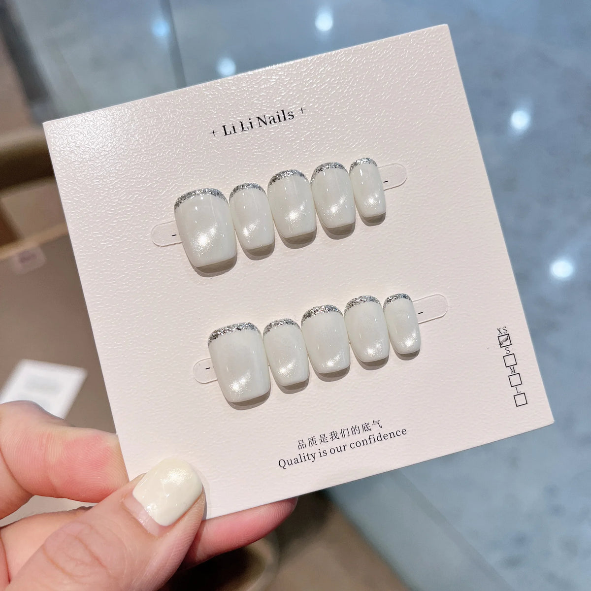 10 piezas de uñas postizas hechas a mano (estilo *press-on*) de longitud media; diseño francés con borde rosa escalonado y efecto ojo de gato brillante; cobertura total para mujeres y chicas.