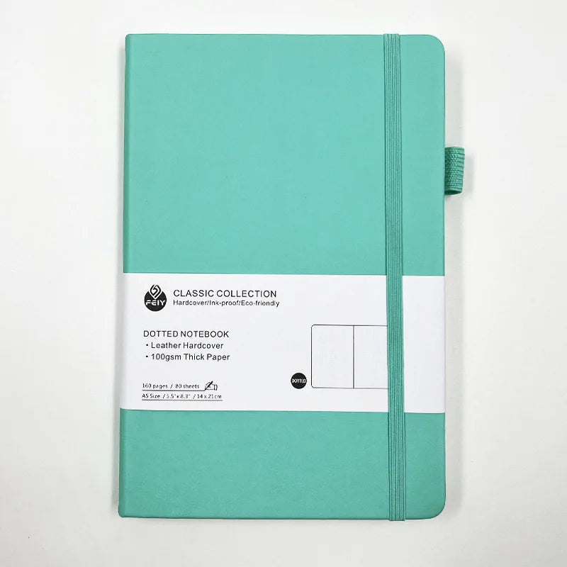 Cuaderno A5 con estampado de puntos y cierre de banda elástica; ideal para oficina, negocios o uso estudiantil; diseño elegante y atractivo.
