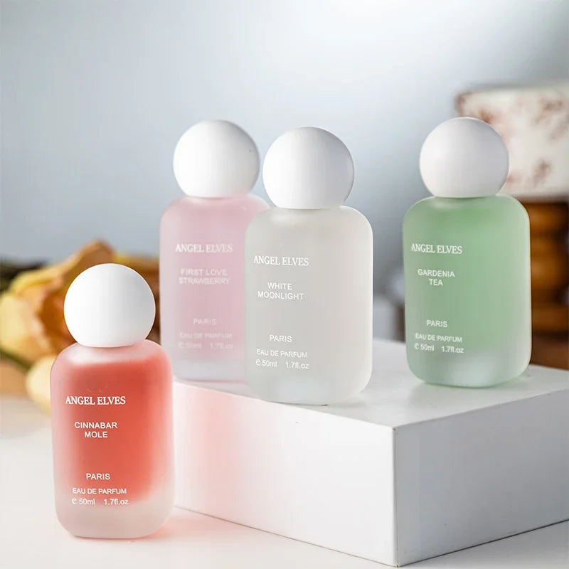 Perfume de lujo para mujer "First Love": fragancia encantadora y duradera con notas de fresa, gardenia y té; un spray corporal floral, fresco y ligero.