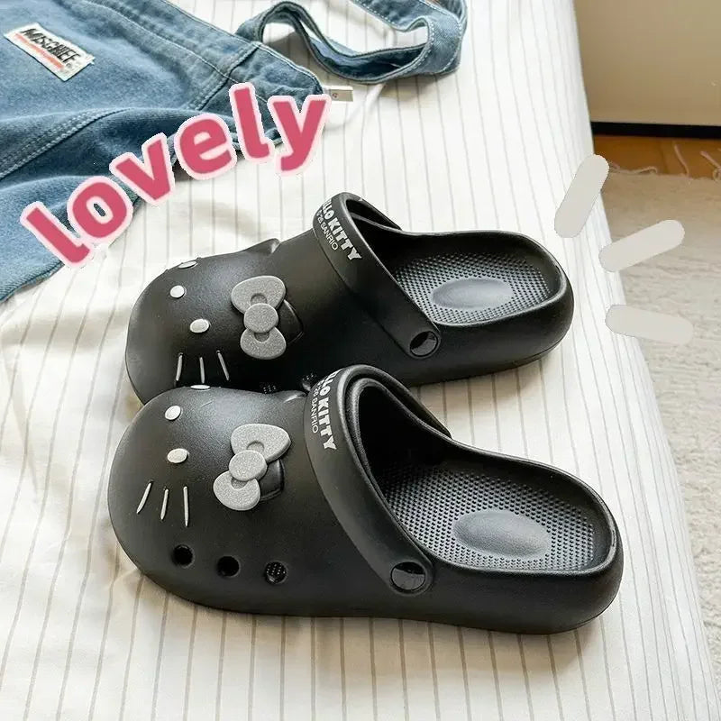 Zapatillas de plataforma antideslizantes y transpirables Hello Kitty para mujer: diseño ligero, cerrado y calado; calzado multifuncional para playa y casa.