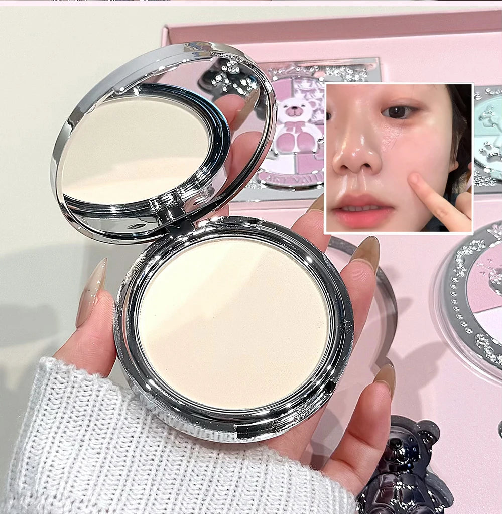 Los sets de maquillaje facial ART VALUE incluyen: 4 labiales tipo "lip mud", 1 lápiz de cejas, 1 máscara de pestañas, 1 gel con color para cejas, 1 polvo compacto, 1 colorete, 1 producto para contorno y 1 sombra de ojos.