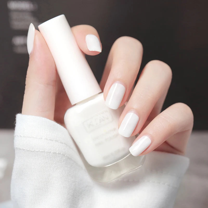 Esmalte de uñas de 10 ml a base de agua, de secado rápido y larga duración; fórmula saludable con efecto iluminador; no requiere lámpara de secado.