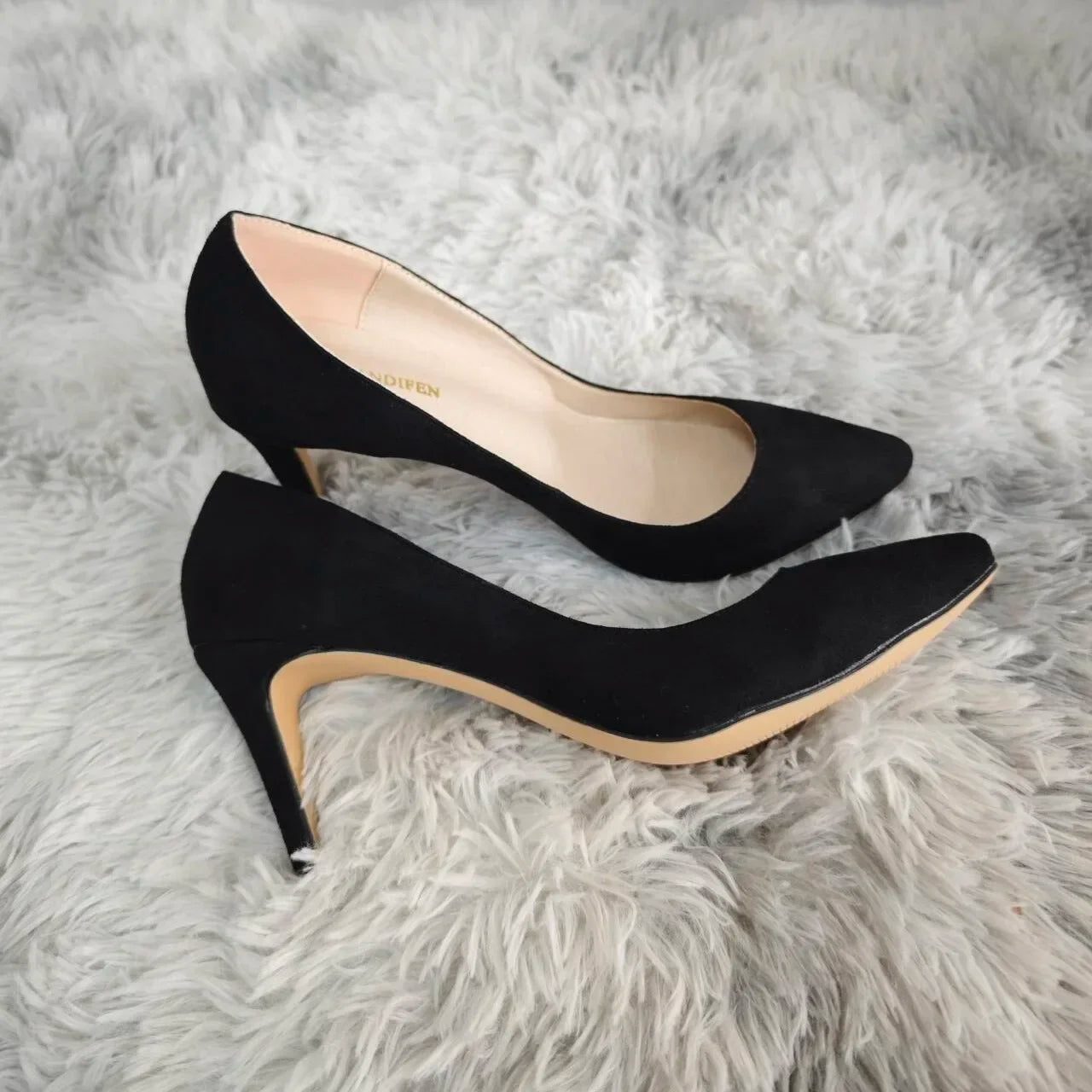 Zapatos de tacón tipo salón (stilettos) para mujer: elegantes, sexis, con punta afilada y cómodos. Ideales para oficina, fiestas o bodas.