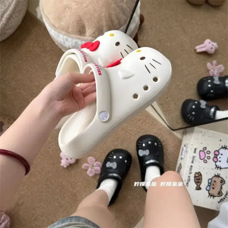 Zapatillas de plataforma antideslizantes y transpirables Hello Kitty para mujer: diseño ligero, cerrado y calado; calzado multifuncional para playa y casa.