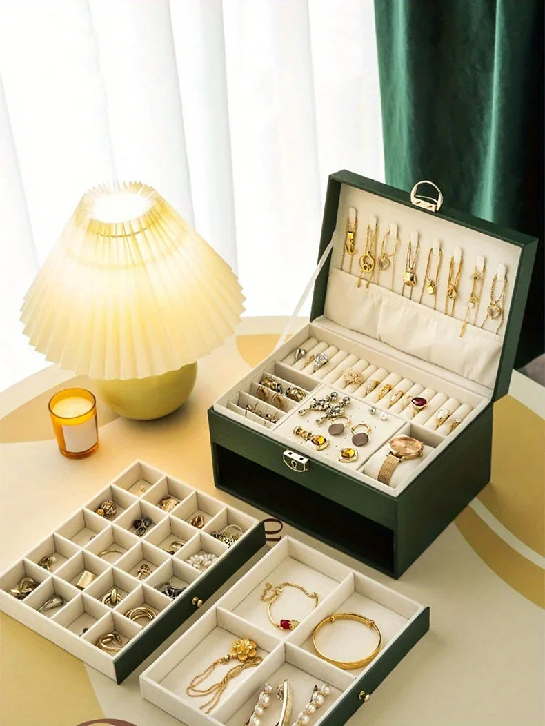 1 caja para guardar joyas (collares y pendientes); opción ideal para regalo.