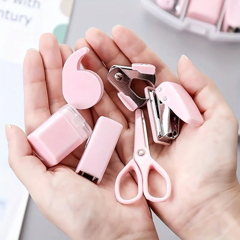 Set de 8 mini artículos de oficina con estuche portátil: incluye tijeras, cinta adhesiva, caja, estuche para lápices, perforadora y grapas.