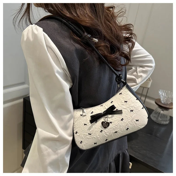 Bolso de hombro pequeño y cuadrado estilo Y2K , con diseño de lazo rosa, un accesorio versátil y moderno.