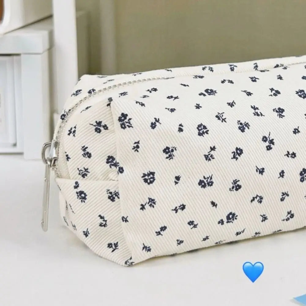 Estuche para lápices de gran capacidad con diseño floral fresco; bolsa multifuncional para guardar artículos de papelería y material escolar.