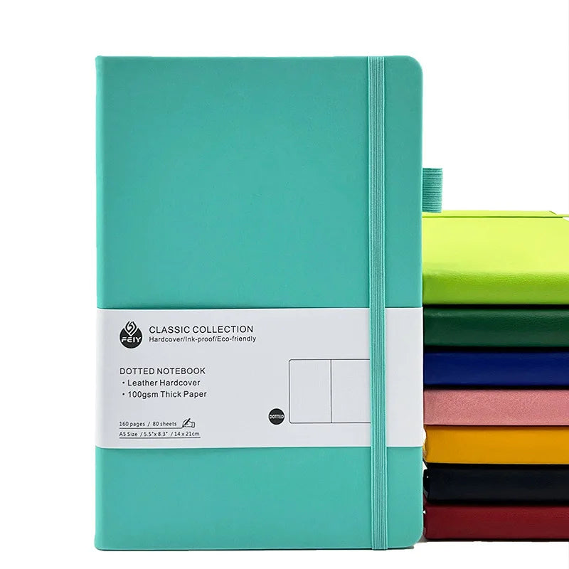 Cuaderno A5 con estampado de puntos y cierre de banda elástica; ideal para oficina, negocios o uso estudiantil; diseño elegante y atractivo.