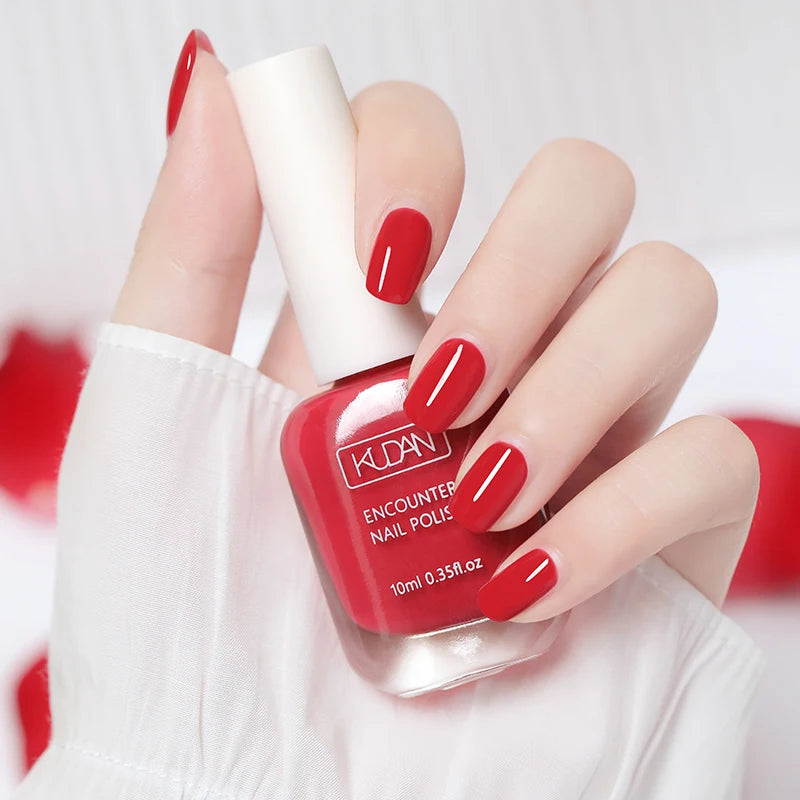 Esmalte de uñas de 10 ml a base de agua, de secado rápido y larga duración; fórmula saludable con efecto iluminador; no requiere lámpara de secado.