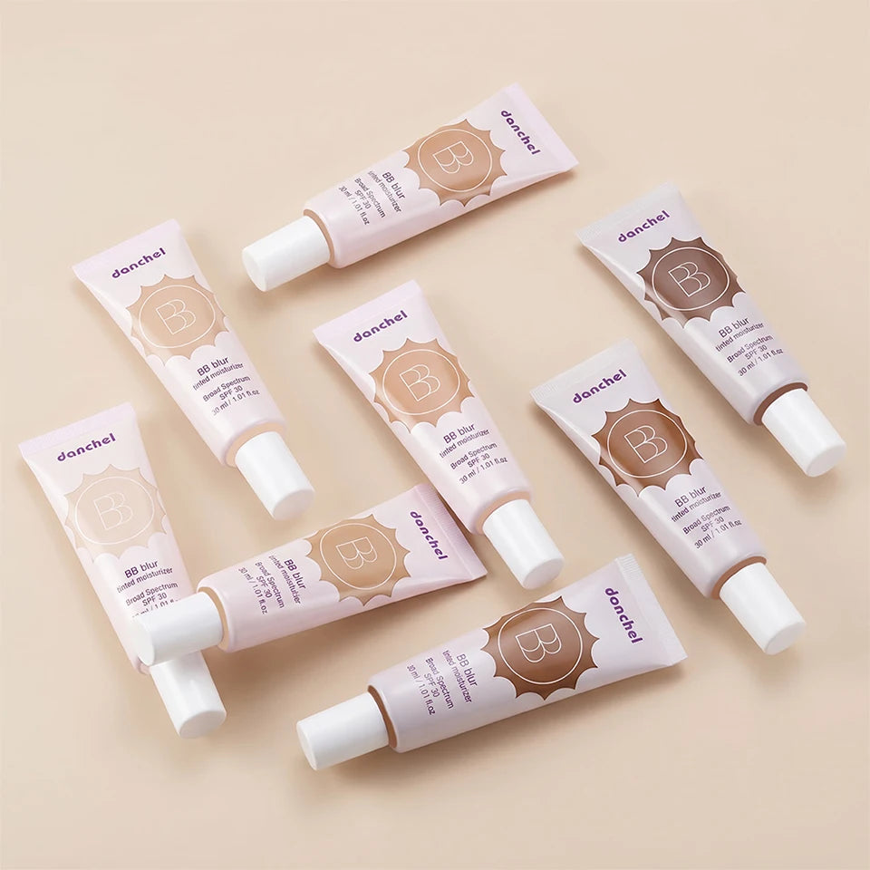 Crema hidratante con color, cobertura media, tono uniforme, protección solar ligera y maquillaje facial.